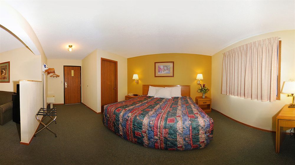 Clarion Pointe - Quad Cities Bettendorf