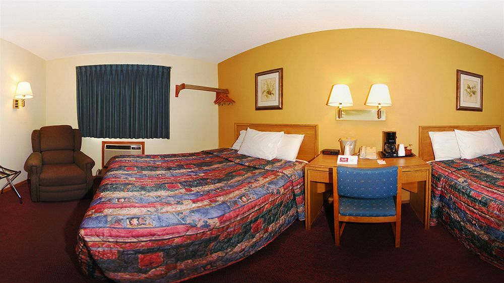 Clarion Pointe - Quad Cities Hotel 2*