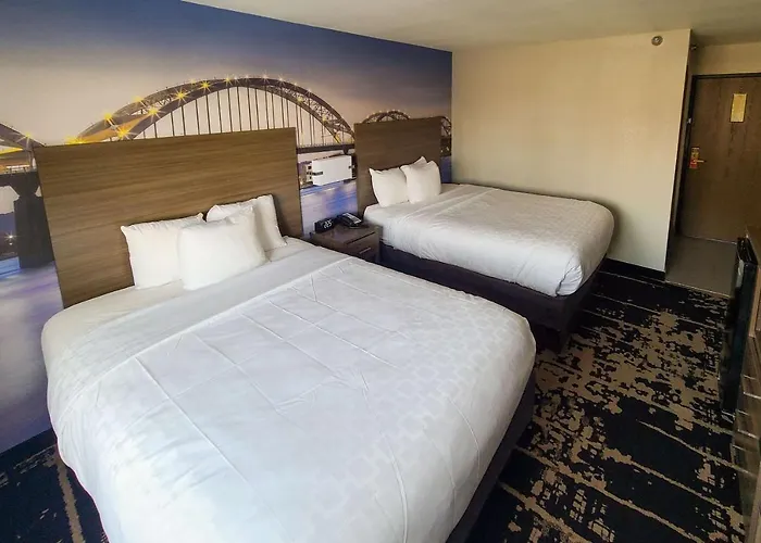 Clarion Pointe Bettendorf - Quad Cities