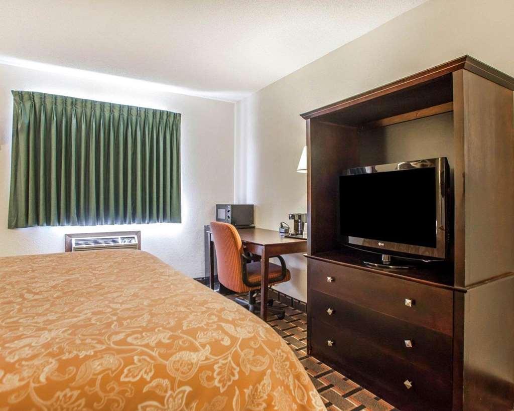 Hotel Clarion Pointe - Quad Cities