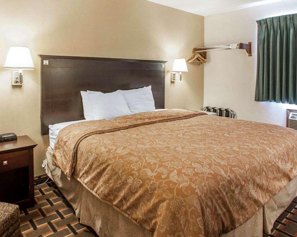 Hotel Clarion Pointe - Quad Cities