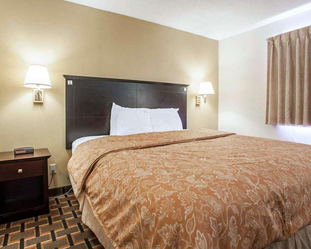 Hotel Clarion Pointe - Quad Cities