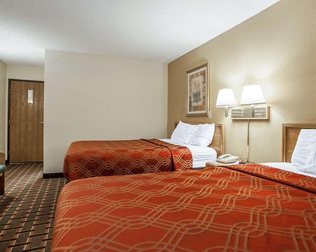 Clarion Pointe - Quad Cities Bettendorf