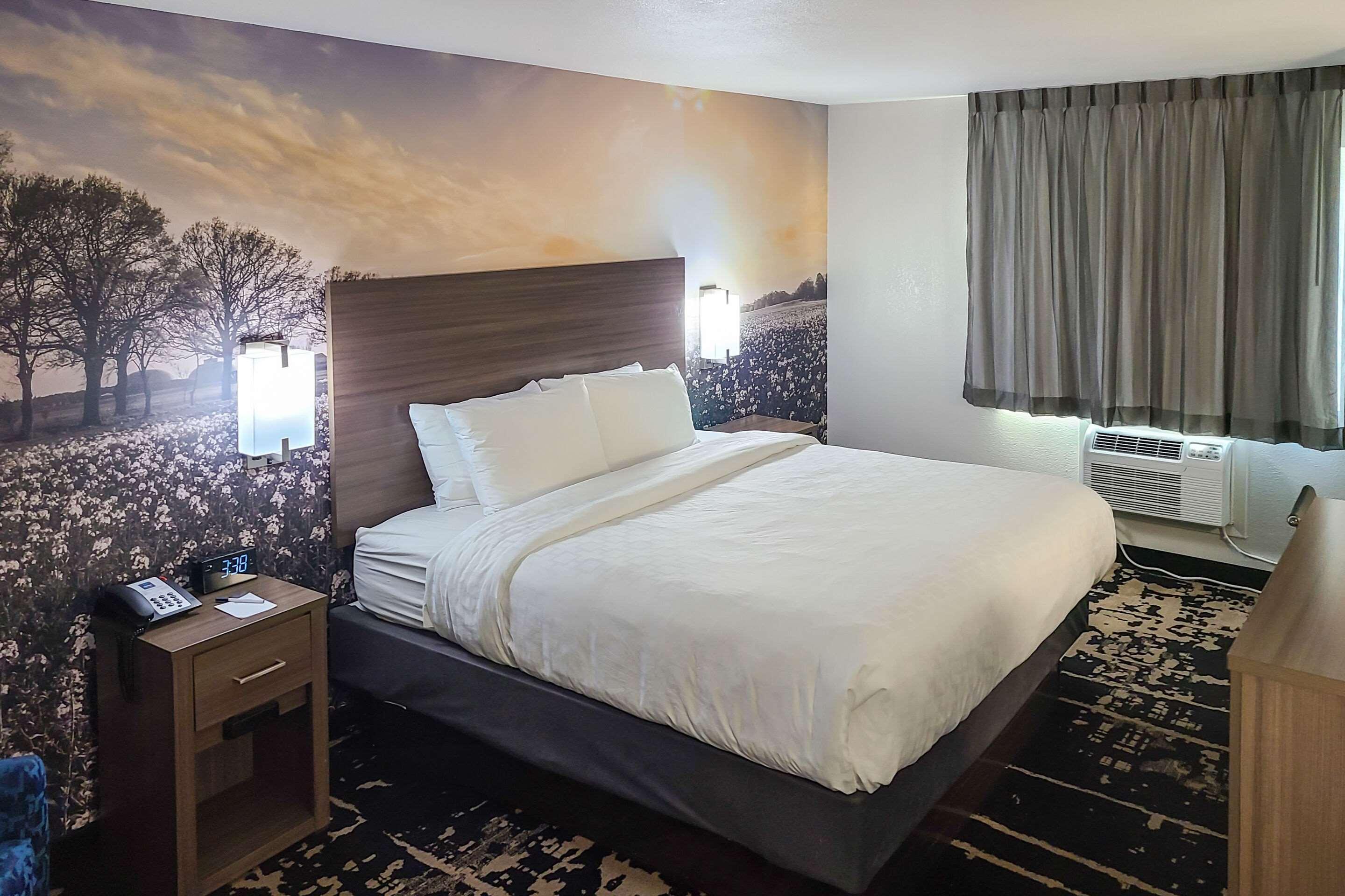 Clarion Pointe - Quad Cities Bettendorf
