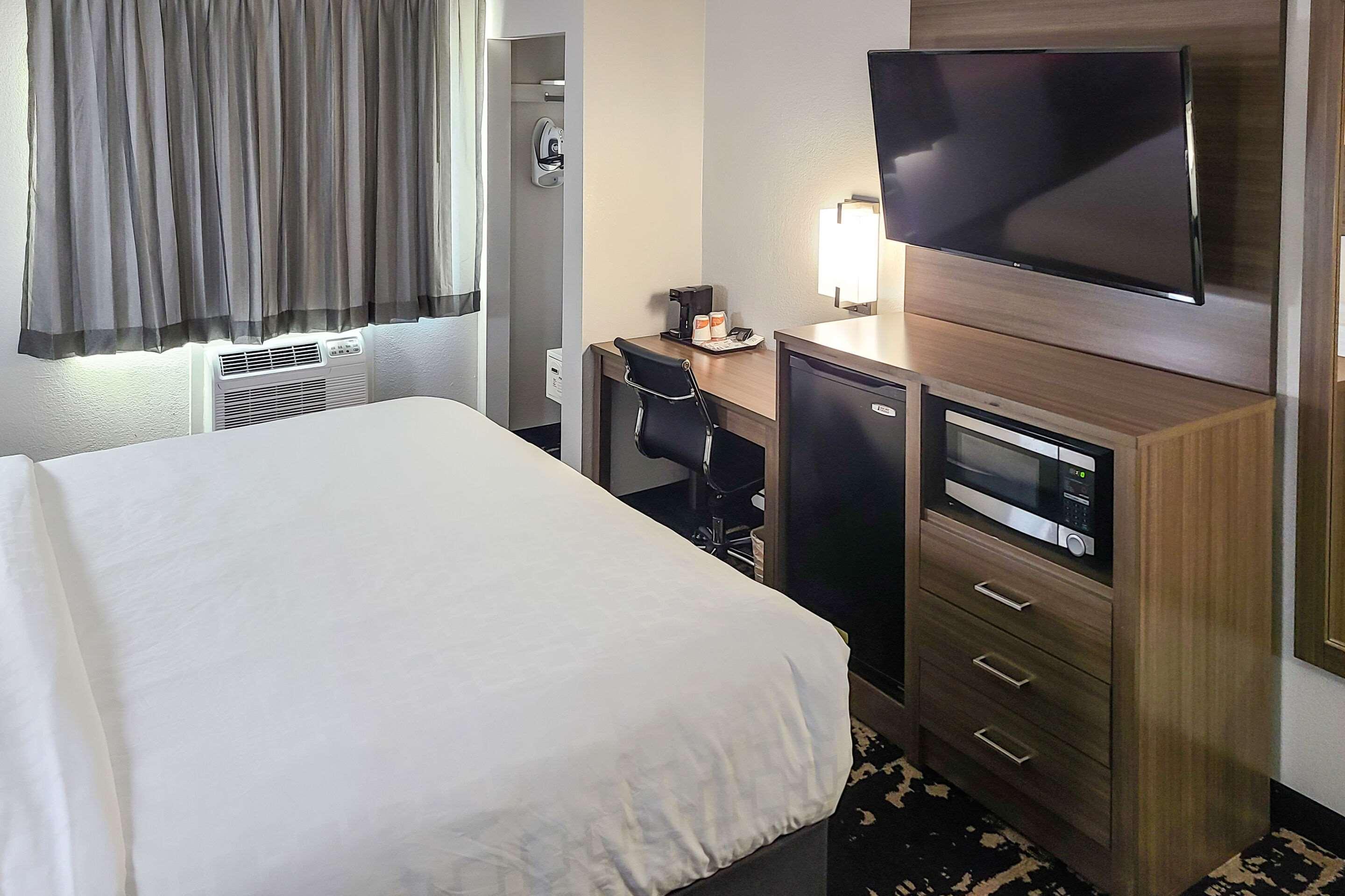 Clarion Pointe - Quad Cities Hotel Bettendorf