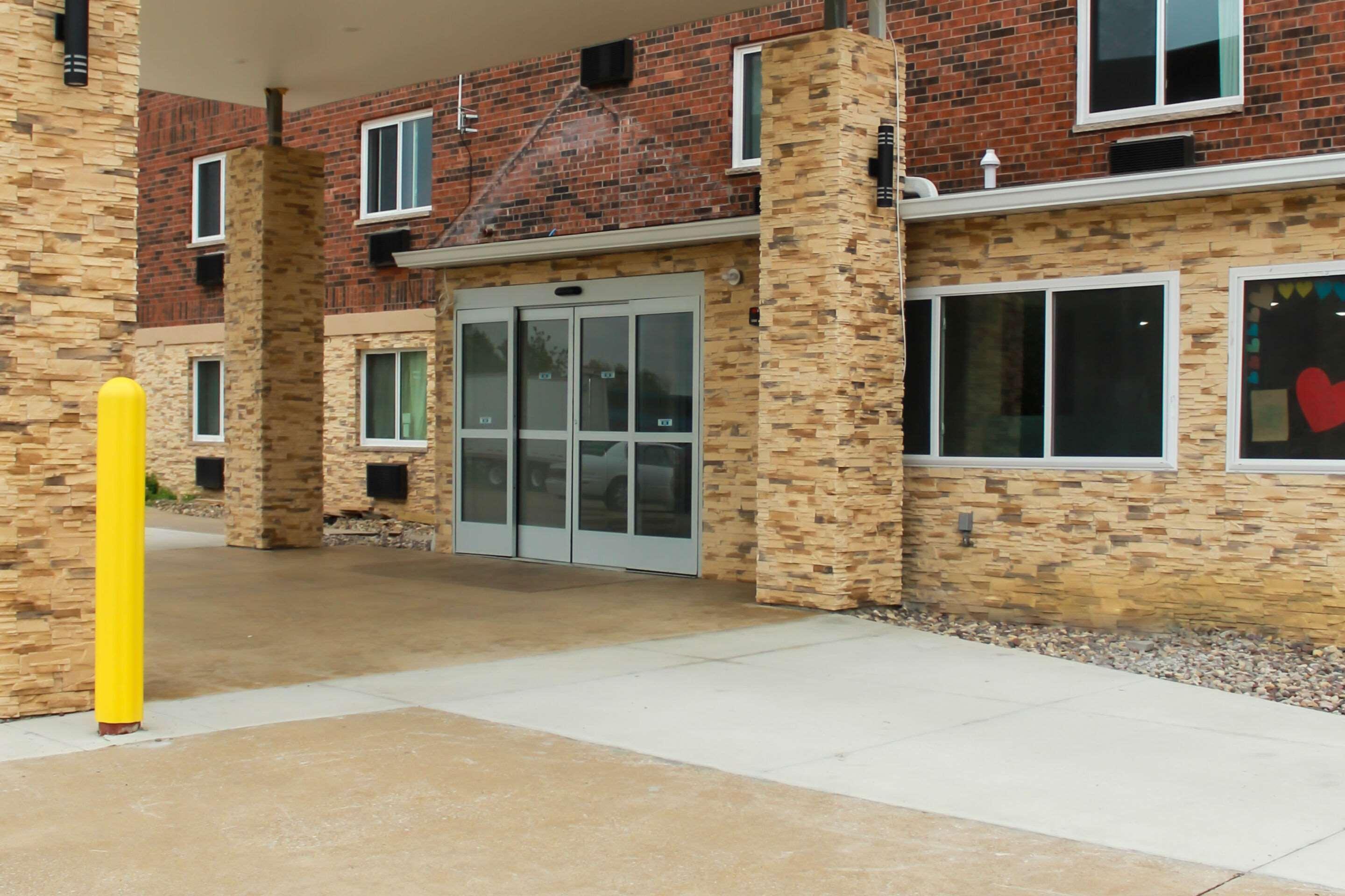 Clarion Pointe - Quad Cities Bettendorf