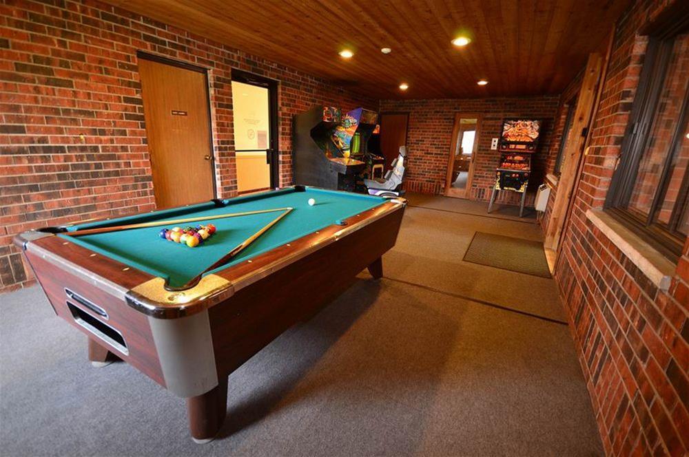 Clarion Pointe - Quad Cities Hotel 2*