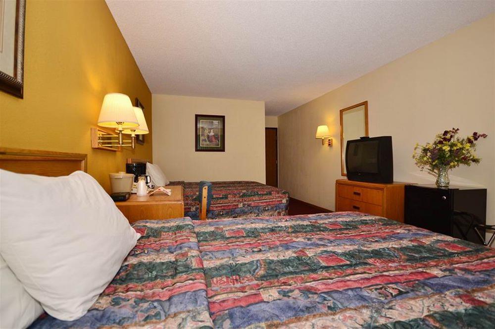 Clarion Pointe - Quad Cities Hotel Bettendorf