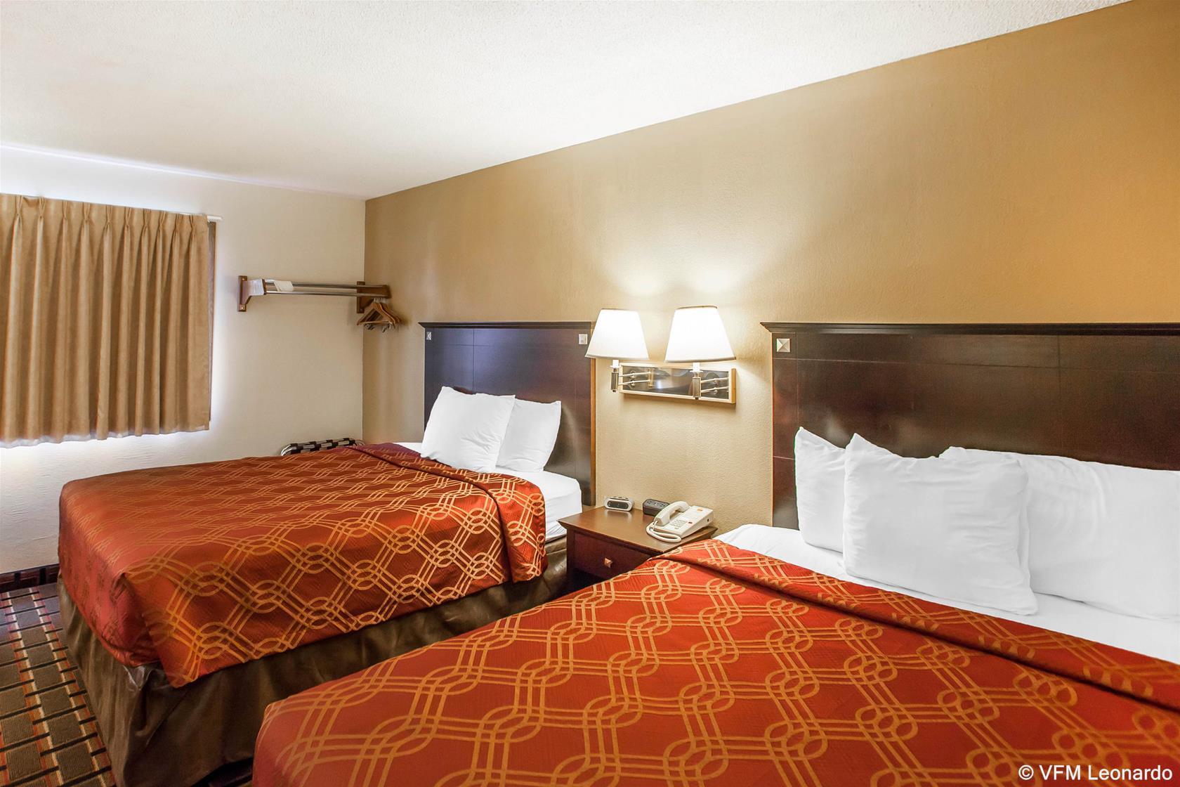 Clarion Pointe - Quad Cities 2*