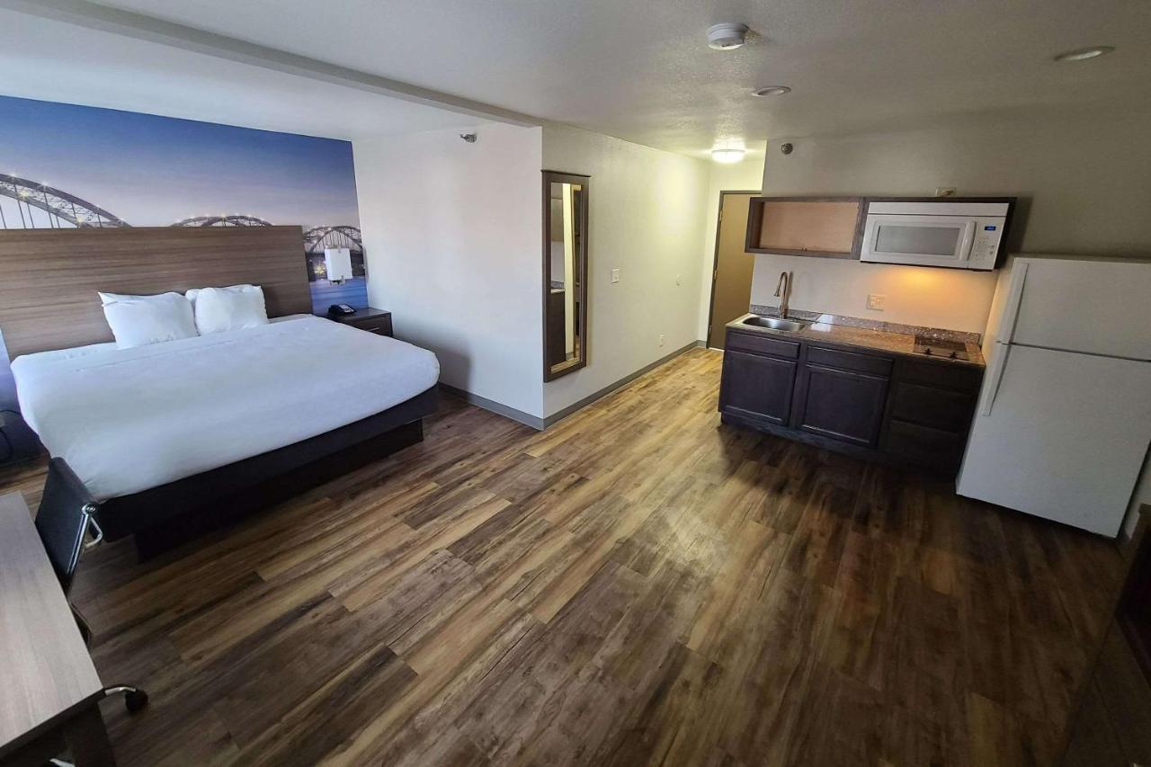 Hotel Clarion Pointe - Quad Cities