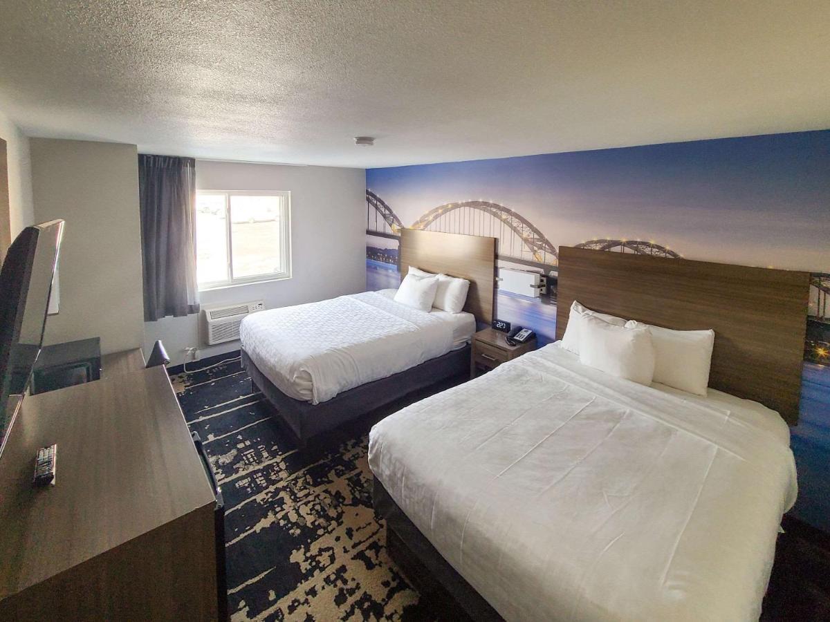 Clarion Pointe - Quad Cities 2*
