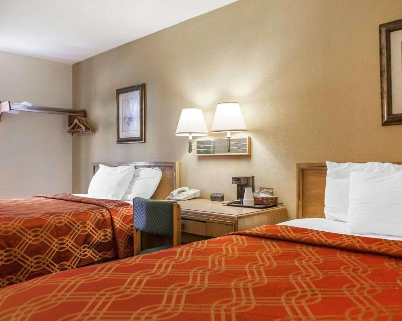Hotel Clarion Pointe - Quad Cities 2*